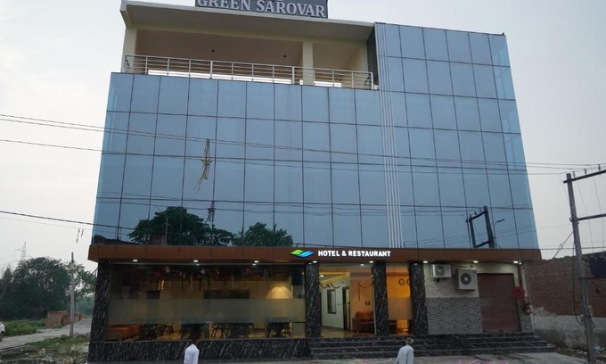 Sadabad Hotel | Discover GreenSarovar Hotel: Guest Rated 10/10 with Breakfast