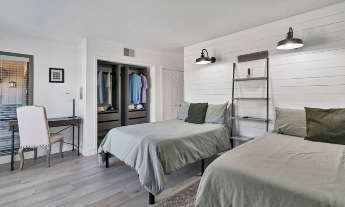 Pinehurst Condo | Greenside Getaway: Premier Golf Views and Pet-Friendly Stay