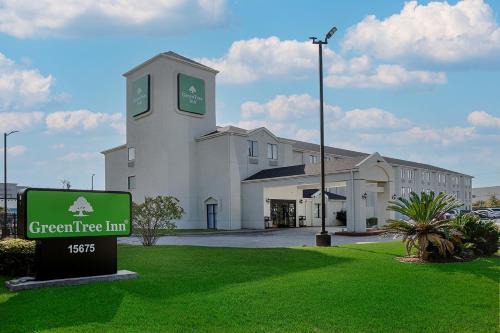 Houston Hotel | Convenient Stay at GreenTree Inn - IAH Airport with Pool