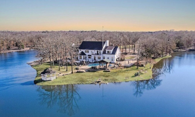 Greenville Other | Adventure Awaits: Lake Access, Trails & Jacuzzi Bliss