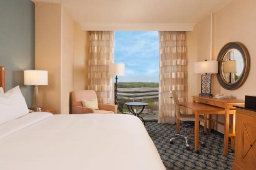 Greenville - Spartanburg Hotel | Discover Greenville Marriott: Pet-Friendly Retreat by the Sea