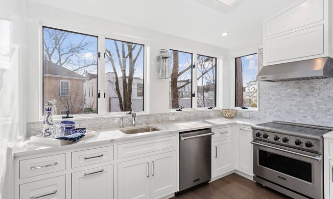 Greenwich Condo | Discover Greenwich Proper: NYC Style with Spa & Pet-Friendly