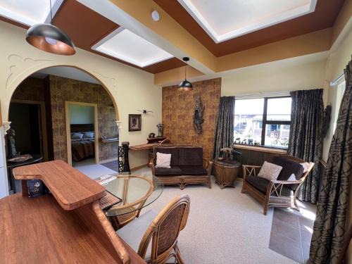 Otaki Apartment | Greenwood Bungalow - Stylish Retreat with Spa Pool
