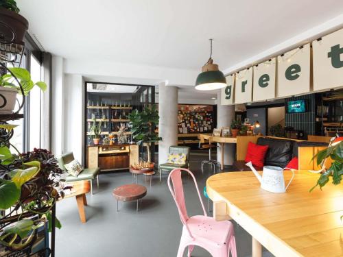 2nd Arrondissement Hotel | Discover Greet Hotel Lyon Confluence: Pet-Friendly Retreat