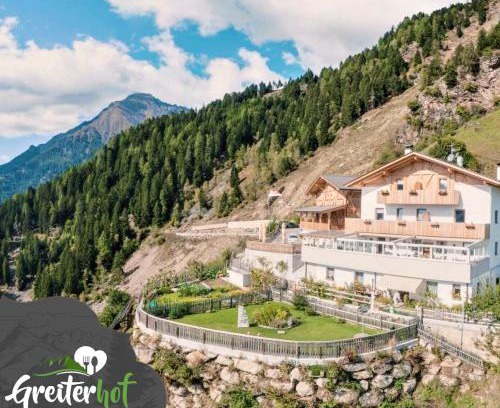 Parcines Bed & Breakfast | Greiterhof Partschins: Pet-Friendly Retreat with Ocean Views