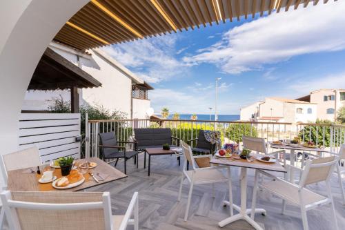 Crotone Bed & Breakfast | Discover Grenilù Sea: Oceanfront Getaway with Pool
