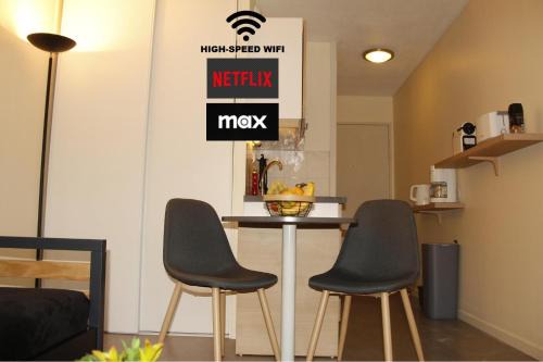 Quartier Hyper-Centre Apartment | Central Grenoble Hotel with WiFi, Netflix & Family Options