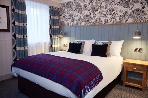 Knowle Sands Hotel | Welcoming Greswolde Arms with Breakfast & Family Amenities
