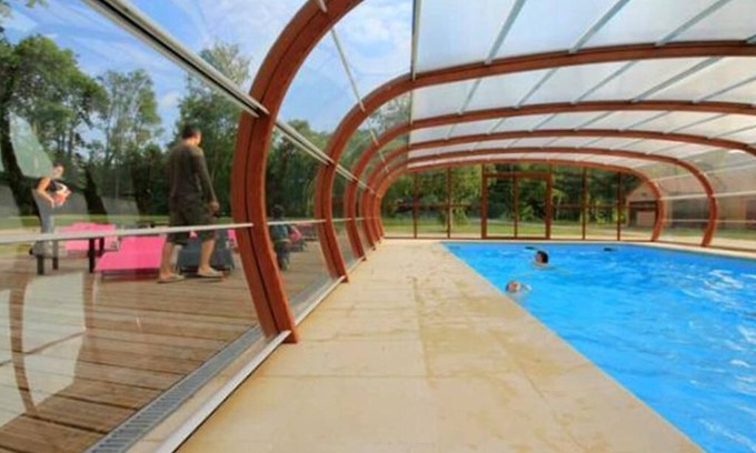Bar-sur-Aube Ski Chalet | Gretel's Cabin: Cozy Retreat with Pool and Pet-Friendly Amenities
