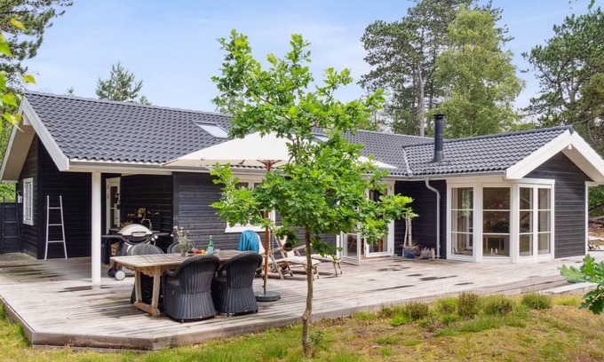 Hoensinge House | Beachside Getaway at "Grethe" - Steps from the Ocean