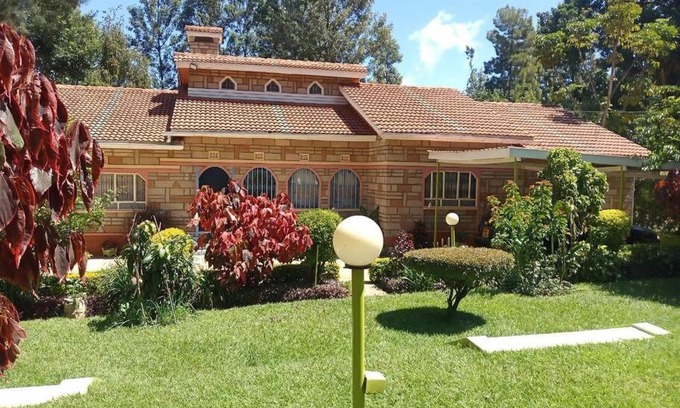 Meru House | Cozy Greton Holiday Villa: Pet & Child-Friendly Retreat