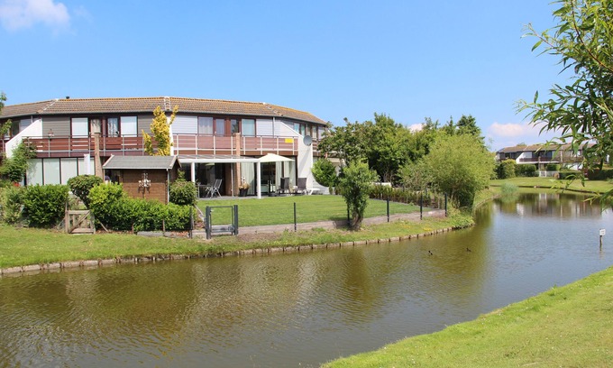 Brouwershaven House | Grewelinger Beach & North Sea: Top-Rated Family Retreat