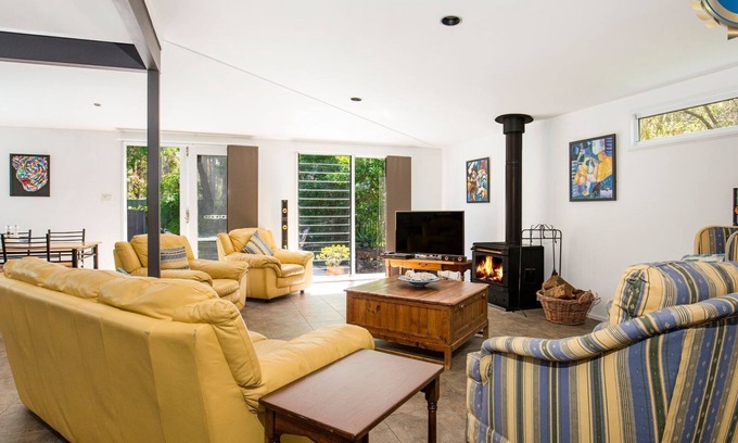 Callala Bay House | Grey Gables: Pet-Friendly Paradise with Pool & Spa Access