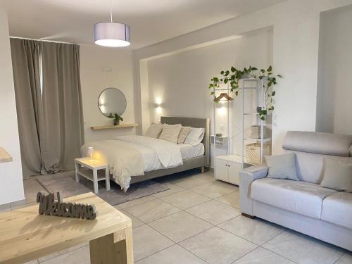 Santa Maria la Carita House | Brilliant Grey Haven Apartments: Child-Friendly Retreat