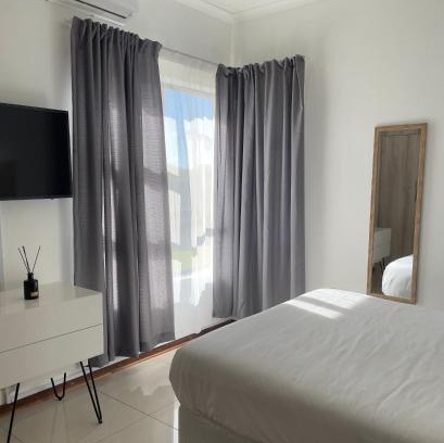 Palapye House | Pet-Friendly Haven: Grey Net with Family & Kitchen Amenities