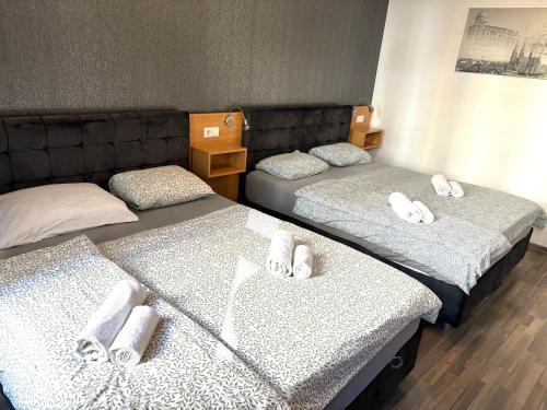 Hundsturm Apartment | Pet-Friendly Grey Palazzo in the Heart of Vienna