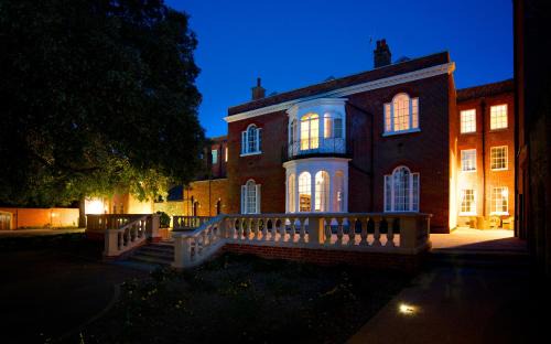 Colchester Hotel | GreyFriars: Exceptional Stay with Pet-Friendly Amenities