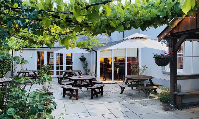 Sydling St Nicholas Hotel | Greyhound Inn: Guest Rated 9.4 with Family-Friendly Dining
