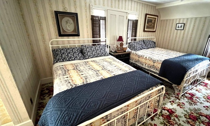 Salmon Bed & Breakfast | Greyhouse B & B Experience