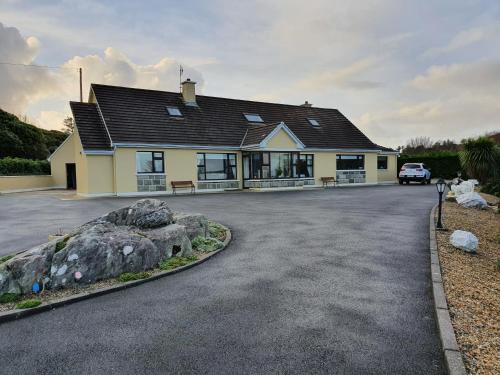 Achill Sound Bed & Breakfast | Greystone House: Guest Rated 9.4 with Onsite Restaurant