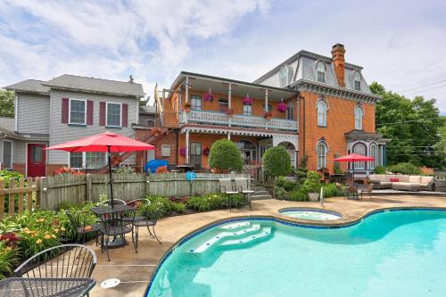 Bird In Hand Hotel | Greystone Manor Bed & Breakfast