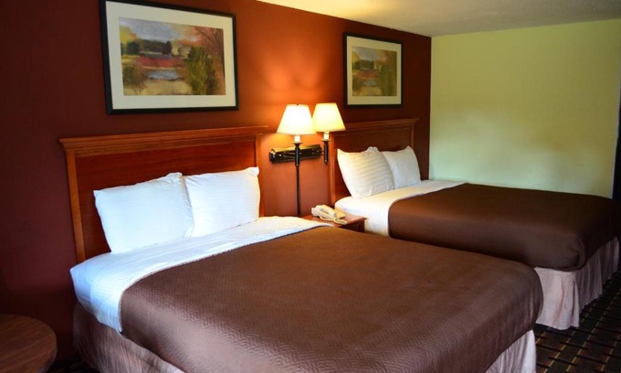 Hillsboro Hotel | Budget-Friendly Greystone Motel with Family & Pet Amenities