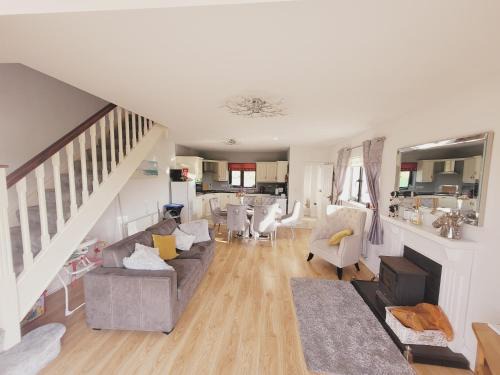 Shiplake House | Inviting Greystones Clock Tower Lodge with Hot Tub Access