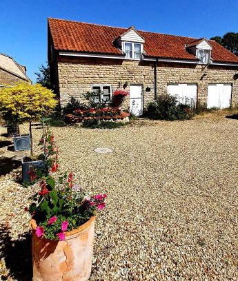 Castle Bytham House | Exceptional Greystones Lodge: 4-Star Family Retreat