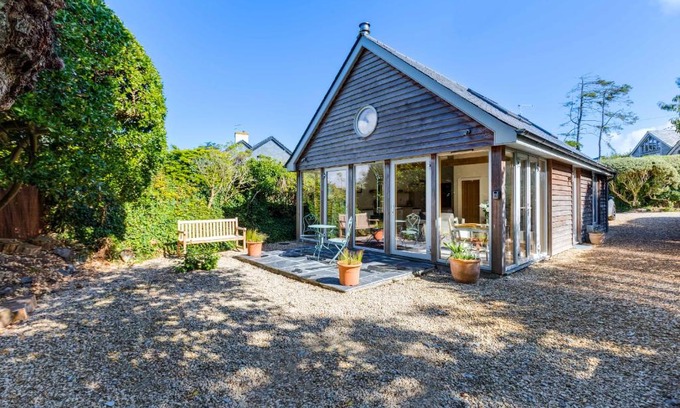 Trebetherick House | Greystones Studio: Ocean View Getaway for Families