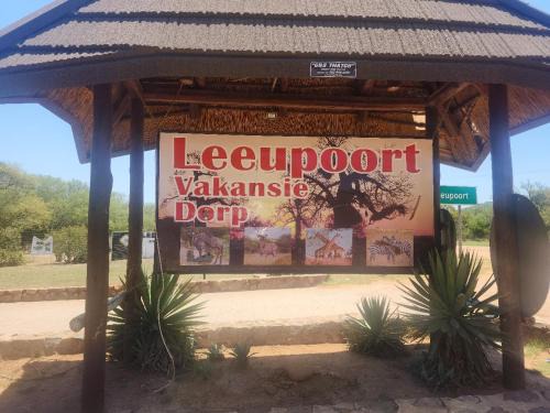 Leeupoort Apartment | Cozy Greywie se Boshuisie with Pool and Hot Tub Amenities