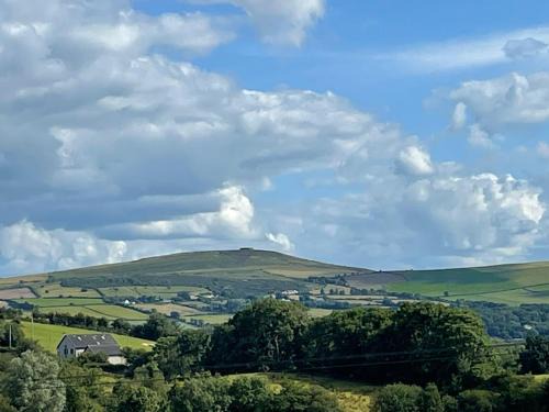 Burnfoot Apartment | Grianan View Loft Apartment - Child Friendly & Guest Rated 9.9
