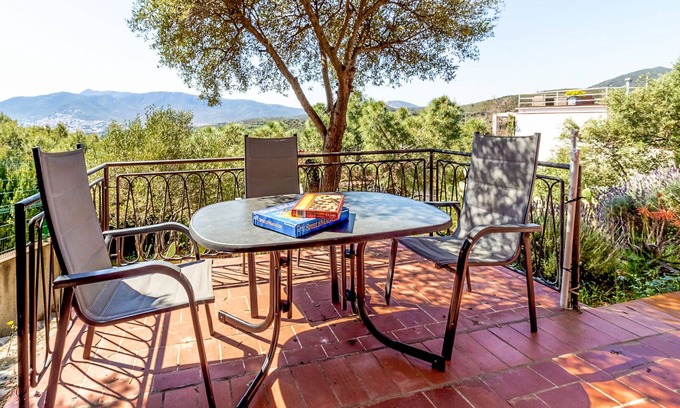 Llanca Apartment | Grifeu 08 - Apartment with Oceanfront Terrace & Great Reviews