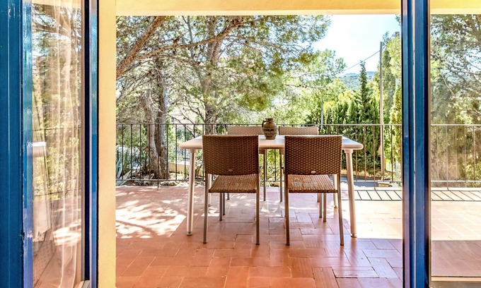 Llanca Apartment | Grifeu 14 - Oceanfront Apartment with Garden Terrace