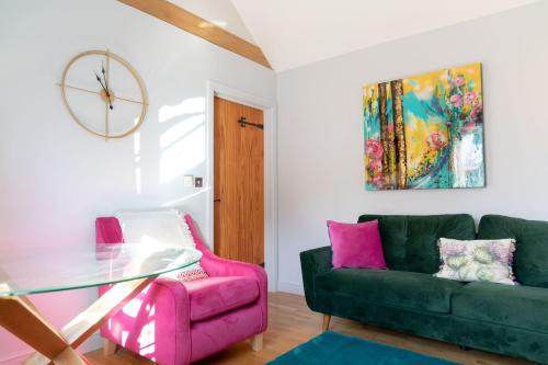 Woodbury House | Grindle Cottage: Pet-Friendly Retreat with 9/10 Guest Rating