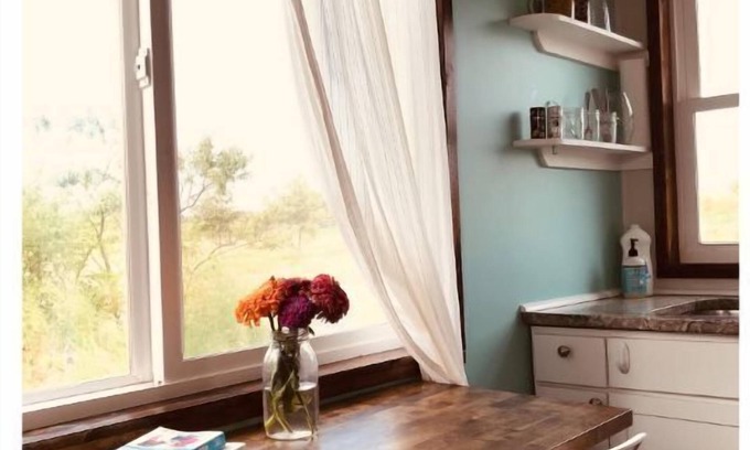Grinnell House | Quaint Grinnell Heritage Tiny House on Organic Farm
