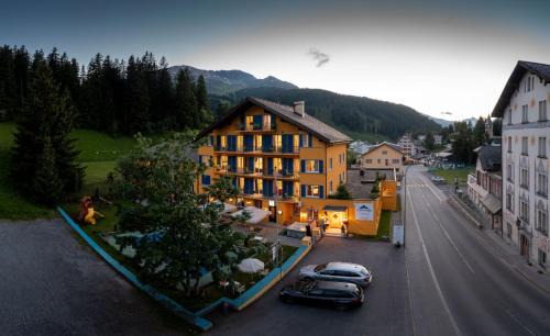 Parpan Hotel | Experience Grischalodge: Mountain Views and Relaxing Amenities
