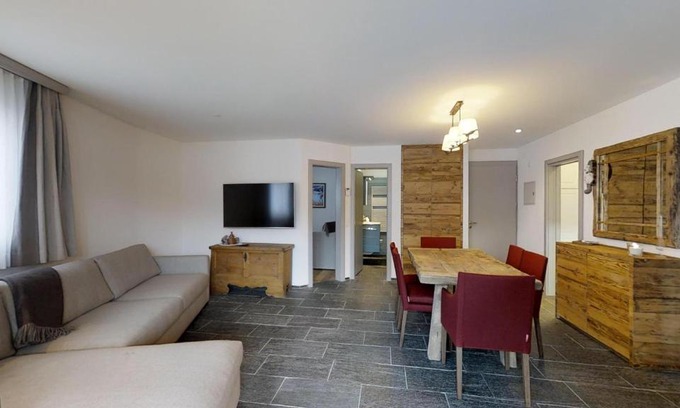 Celerina-Schlarigna Apartment | Pet-Friendly Grischalva 2 in Celerina - Rated 9/10 by Guests
