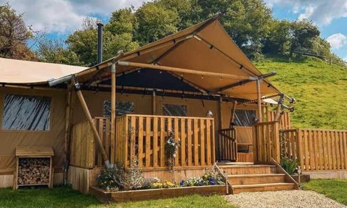 Castle Cary Cabin | Explore Grisway Safari Tent Lodge Near The Newt in Somerset