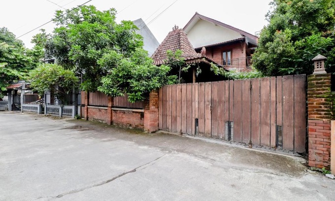 Sleman House | Budget-Friendly Griya Batik D'santoso with Family Amenities