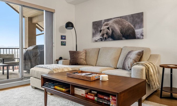 East Kootenay Apartment | Grizzly Shores: Pet-Friendly Retreat with Hot Tub & Pool