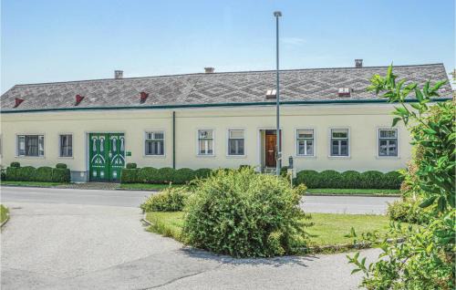 Sierndorf Apartment | Comfortable Groe Ferienwohnung Sierndorf for Families & Pets