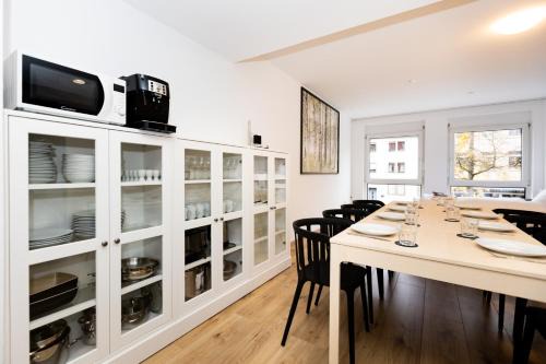Wurzburg City Centre Apartment | Spacious Apartment in Historic Altstadt, Family-Friendly Stay