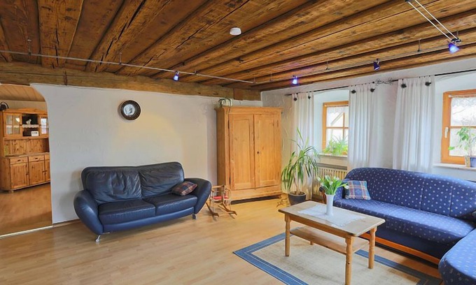 Hottingen Apartment | Family-Friendly FeWo with Kitchen & Breakfast Included