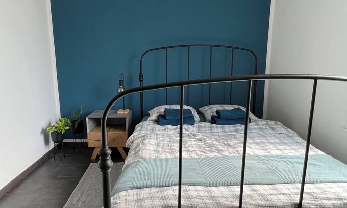 Sossenheim Apartment | Comfortable Holiday Apartment - 12 Min from Messe & Airport