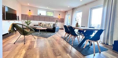 Petershagen Apartment | Spacious Apartment with Sauna, 4 Bathrooms & Netflix Awaits