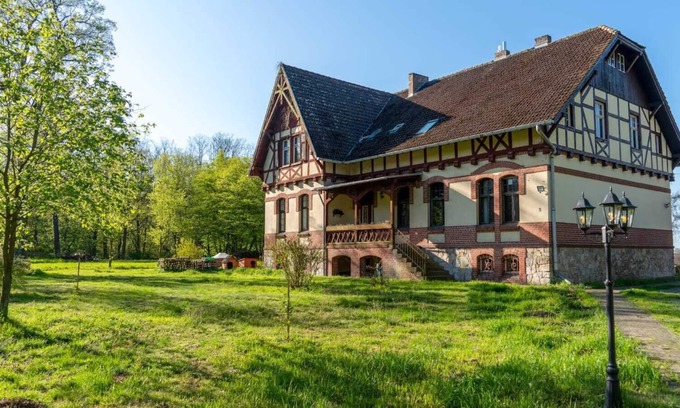 Nauen Apartment | Spacious Group Apartment for Events with Cozy Amenities