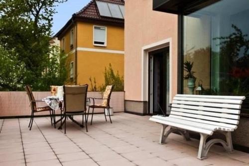 Marienthal West Apartment | Family-Friendly Zwickau Apartment with Garden and Terrace