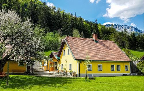 Muerzsteg House | Pet-Friendly Groes Ferienhaus Muerzsteg with Hot Tub