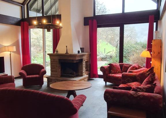 Sauerthal Villa | Inviting Großes Ferienhaus Sauerburgblick: Pet & Child Friendly