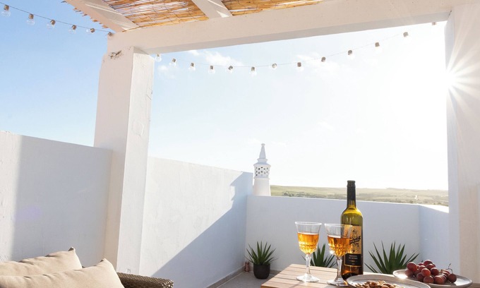 Vila do Bispo House | Inviting Retreat with Sunny Rooftop & Ocean View in Prime Spot
